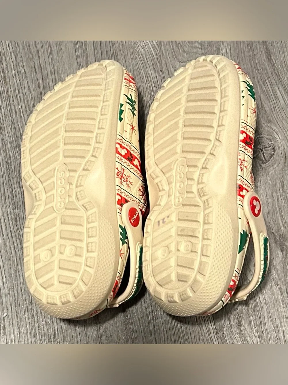 Disney Mickey Mouse Santa Christmas Lined Crocs Youth Sz 2 Unisex